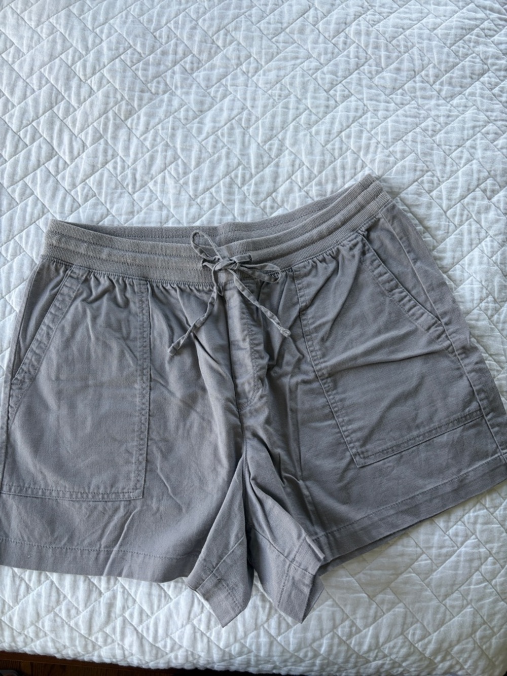 GAP 100% cotton gray twill shorts women’s size medium